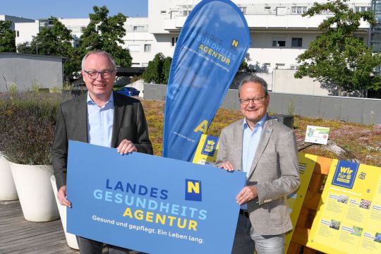 LH-Stv. Stephan Pernkopf und Helmut Krenn, Vorstand der NÖ Landesgesundheitsagentur freuen sich über eine erfolgreiche Kooperation.