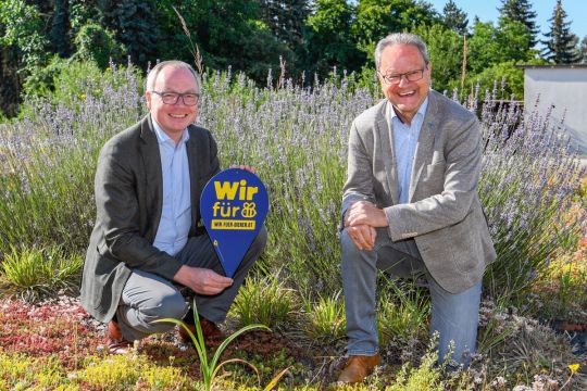 LH-Stv. Stephan Pernkopf und Helmut Krenn, Vorstand der NÖ Landesgesundheitsagentur freuen sich über eine erfolgreiche Kooperation.