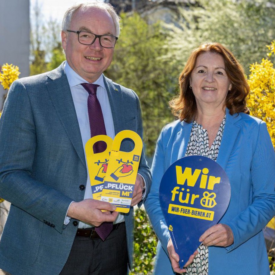 "Wir f&uuml;r Bienen"-Initiator LH-Stv. Stephan Pernkopf und Prokuristin Christa Ruspeckhofer von der eNu